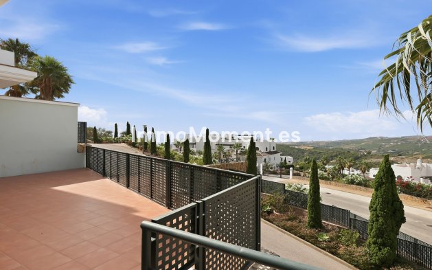 Resale - Apartment - Casares - Doña Julia