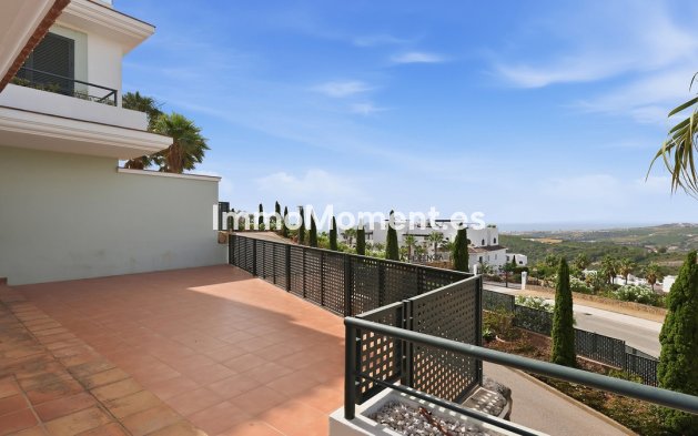 Resale - Apartment - Casares - Doña Julia