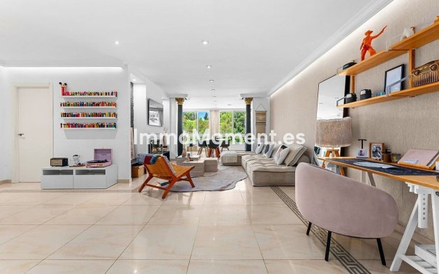 Resale - Apartment - Benahavís - La Quinta