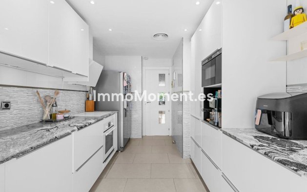 Resale - Apartment - Benahavís - La Quinta