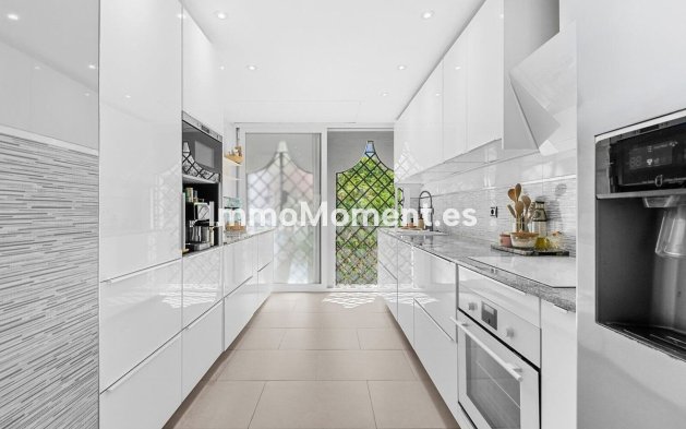 Resale - Apartment - Benahavís - La Quinta