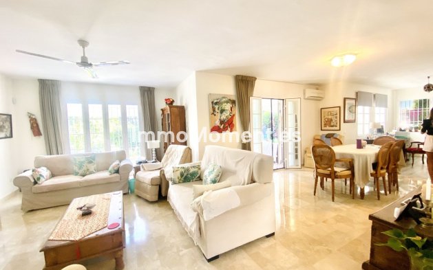 Bestaande woning - Vrijstaande villa - Estepona  - Benamara