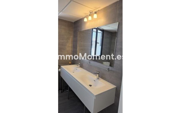 Resale - Apartment - Málaga - Málaga Centro