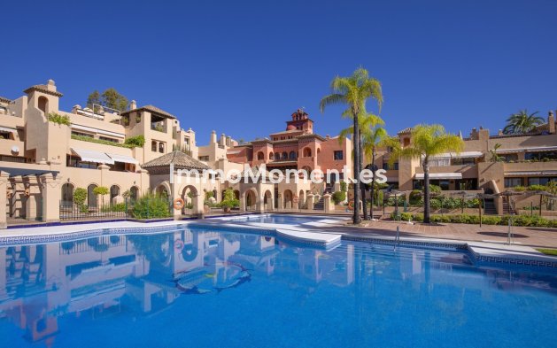 Resale - Apartment - Estepona - Estepona Centro