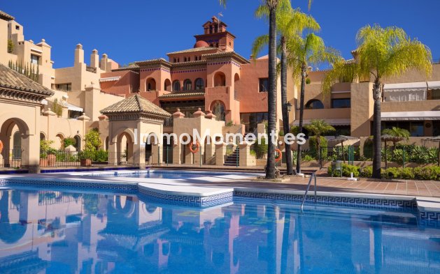 Resale - Apartment - Estepona - Estepona Centro
