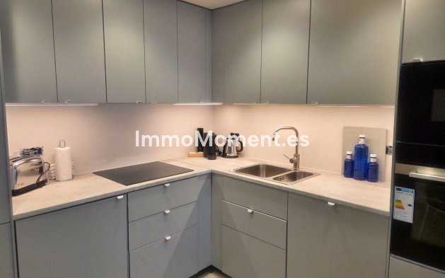 Resale - Apartment - Marbella - Puerto Banús