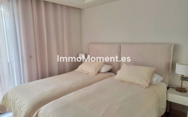 Resale - Apartment - Marbella - Puerto Banús