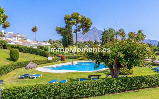 Resale - Apartment - Marbella - Nueva Andalucía