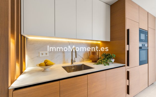 Resale - Apartment - Marbella - Nueva Andalucía