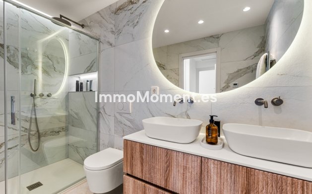 Resale - Apartment - Marbella - Nueva Andalucía