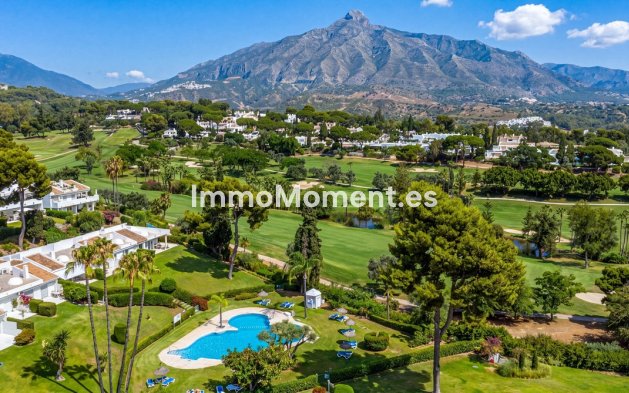 Resale - Apartment - Marbella - Nueva Andalucía