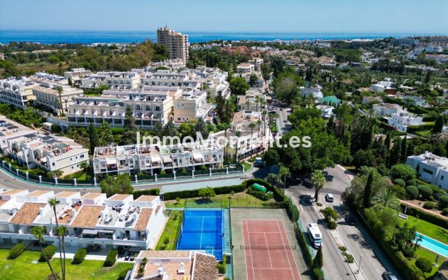 Resale - Apartment - Marbella - Nueva Andalucía