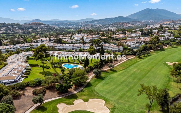 Resale - Apartment - Marbella - Nueva Andalucía