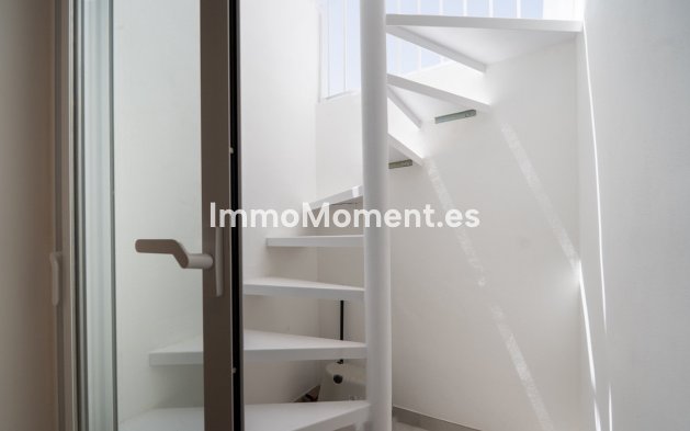Resale - Apartment - Marbella - Nueva Andalucía