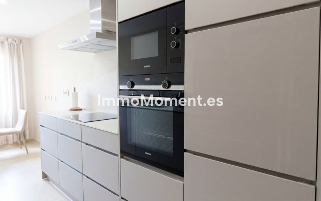 Resale - Apartment - Marbella - Nueva Andalucía