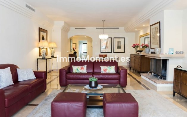 Resale - Apartment - Marbella - Nueva Andalucía