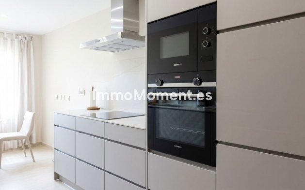Resale - Apartment - Marbella - Nueva Andalucía