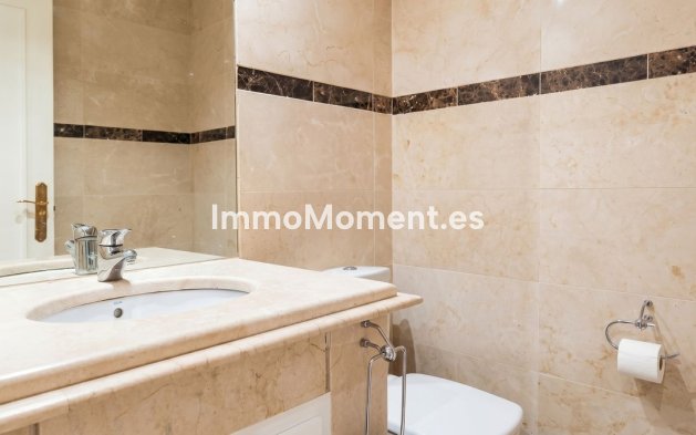 Resale - Apartment - Marbella - Nueva Andalucía