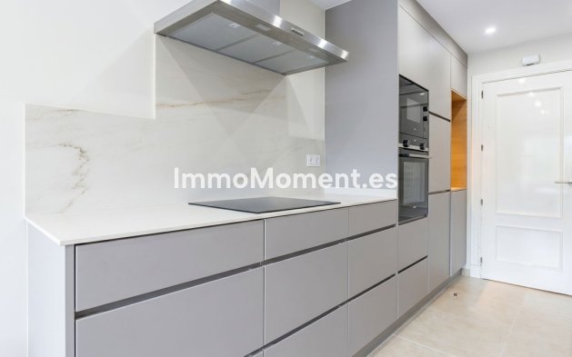 Resale - Apartment - Marbella - Nueva Andalucía
