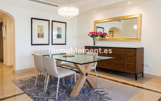 Resale - Apartment - Marbella - Nueva Andalucía