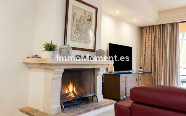 Resale - Apartment - Marbella - Nueva Andalucía