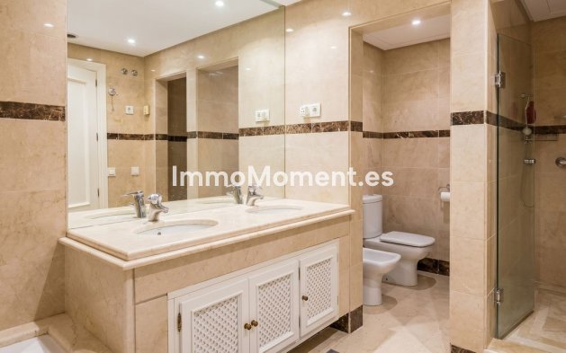 Resale - Apartment - Marbella - Nueva Andalucía