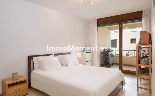 Resale - Apartment - Marbella - Altos de los Monteros