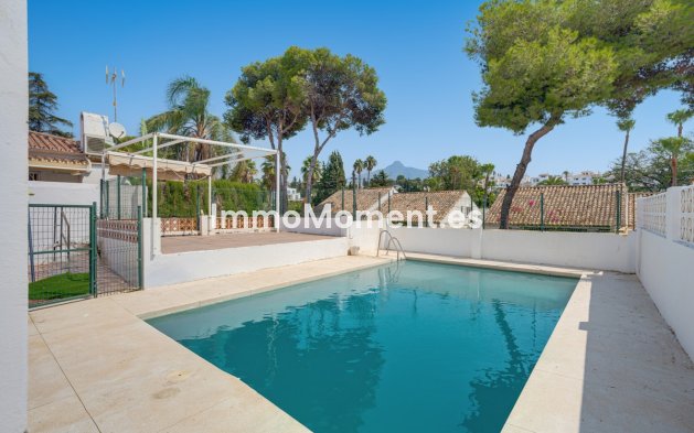 Wiederverkauf - Freistehende Villa - Marbella - Nueva Andalucía