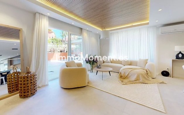Wiederverkauf - Freistehende Villa - Estepona  - Atalaya