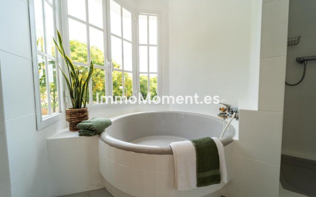 Resale - Detached villa - Marbella - Elviria