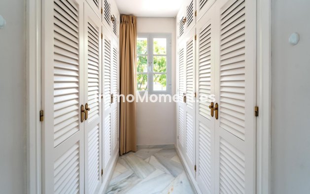 Resale - Detached villa - Marbella - Elviria