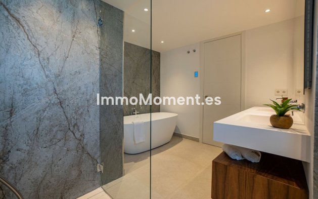 Resale - Detached villa - Marbella - Nueva Andalucía