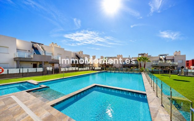 Resale - Apartment - Torrevieja - Aguas Nuevas