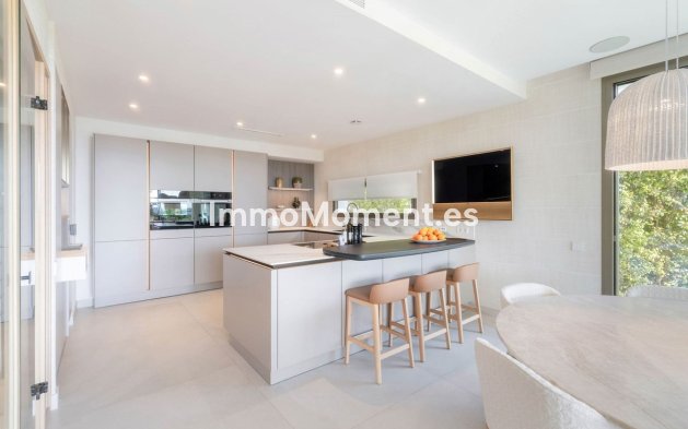 Resale - Detached villa - Marbella - Nueva Andalucía