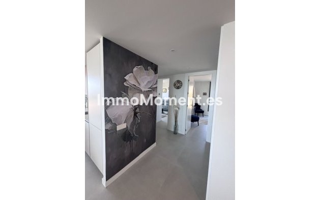 Resale - Apartment - Estepona - Selwo