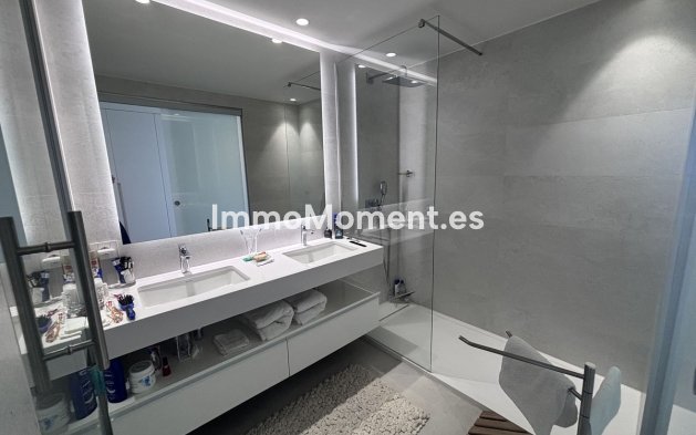 Resale - Apartment - Estepona - Selwo