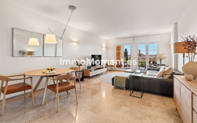 Resale - Apartment - Marbella - Nueva Andalucía