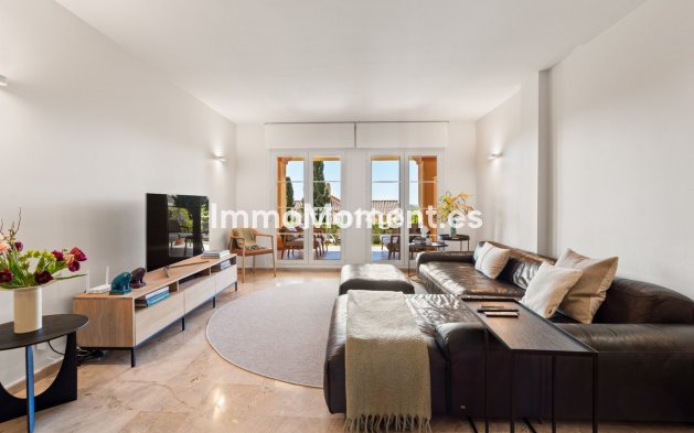 Resale - Apartment - Marbella - Nueva Andalucía