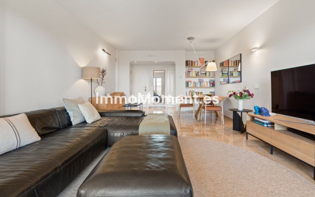 Resale - Apartment - Marbella - Nueva Andalucía