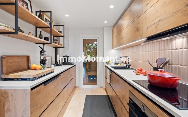 Resale - Apartment - Marbella - Nueva Andalucía