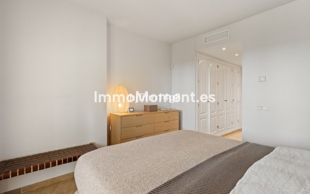 Resale - Apartment - Marbella - Nueva Andalucía