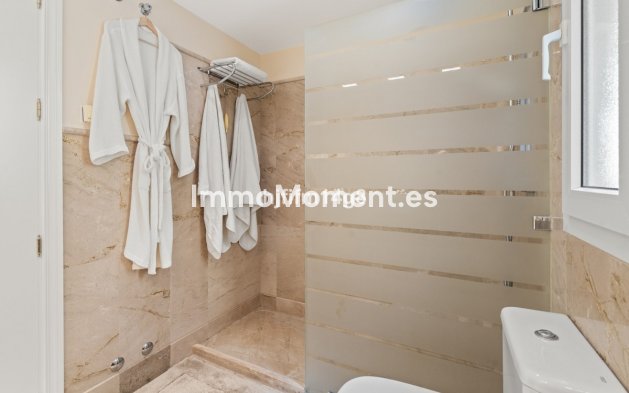 Resale - Apartment - Marbella - Nueva Andalucía
