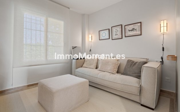 Resale - Apartment - Marbella - Nueva Andalucía