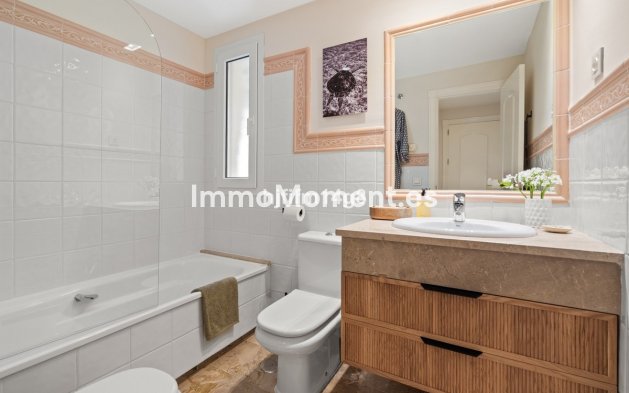 Resale - Apartment - Marbella - Nueva Andalucía