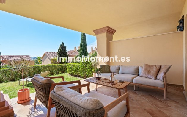 Resale - Apartment - Marbella - Nueva Andalucía