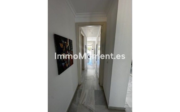 Resale - Apartment - Marbella - Nueva Andalucía