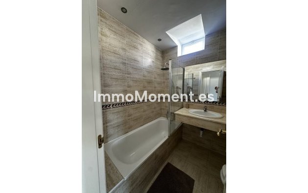 Resale - Apartment - Marbella - Nueva Andalucía