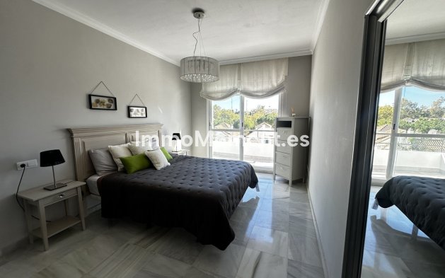 Resale - Apartment - Marbella - Nueva Andalucía