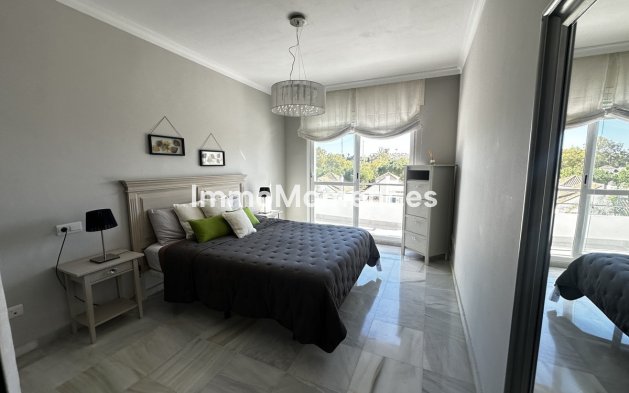 Resale - Apartment - Marbella - Nueva Andalucía