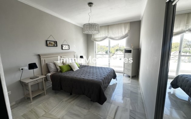 Resale - Apartment - Marbella - Nueva Andalucía
